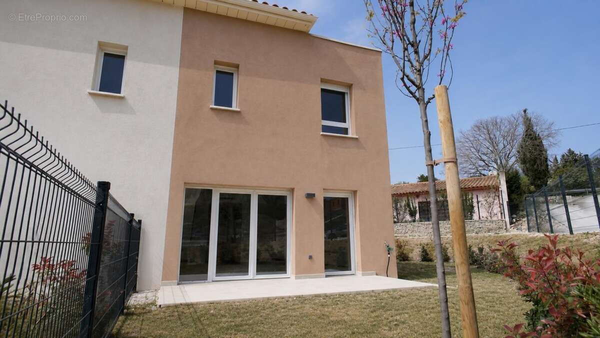 Maison à VENTABREN