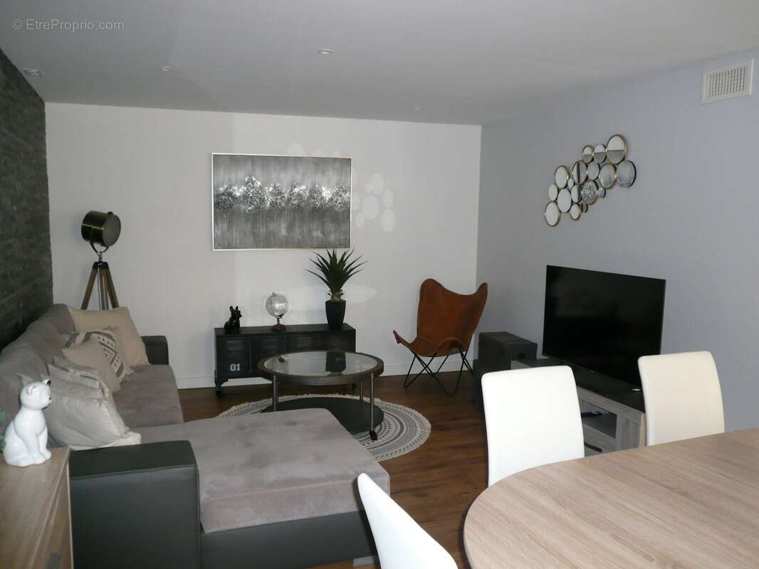  COGNAC Rue Piétonne IMMEUBLE de RAPPORT Local Commercial et Appartement  - photo 3
