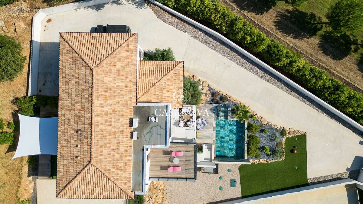 VUE PANORAMIQUE, dans un environnement calme et verdoyant sans être isolé, VILLA CONTEMPORAINE 2023 située dans un quartier rési - photo 2