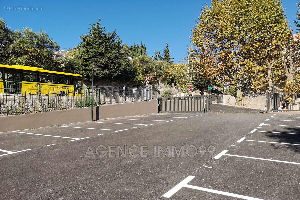 Parking à GRASSE