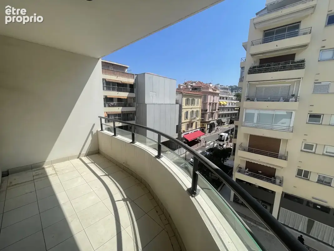 3P, emplacement exceptionnel entre la Croisette et la rue d'Antibes - photo 3