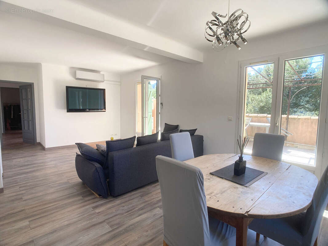 Appartement à LE CASTELLET