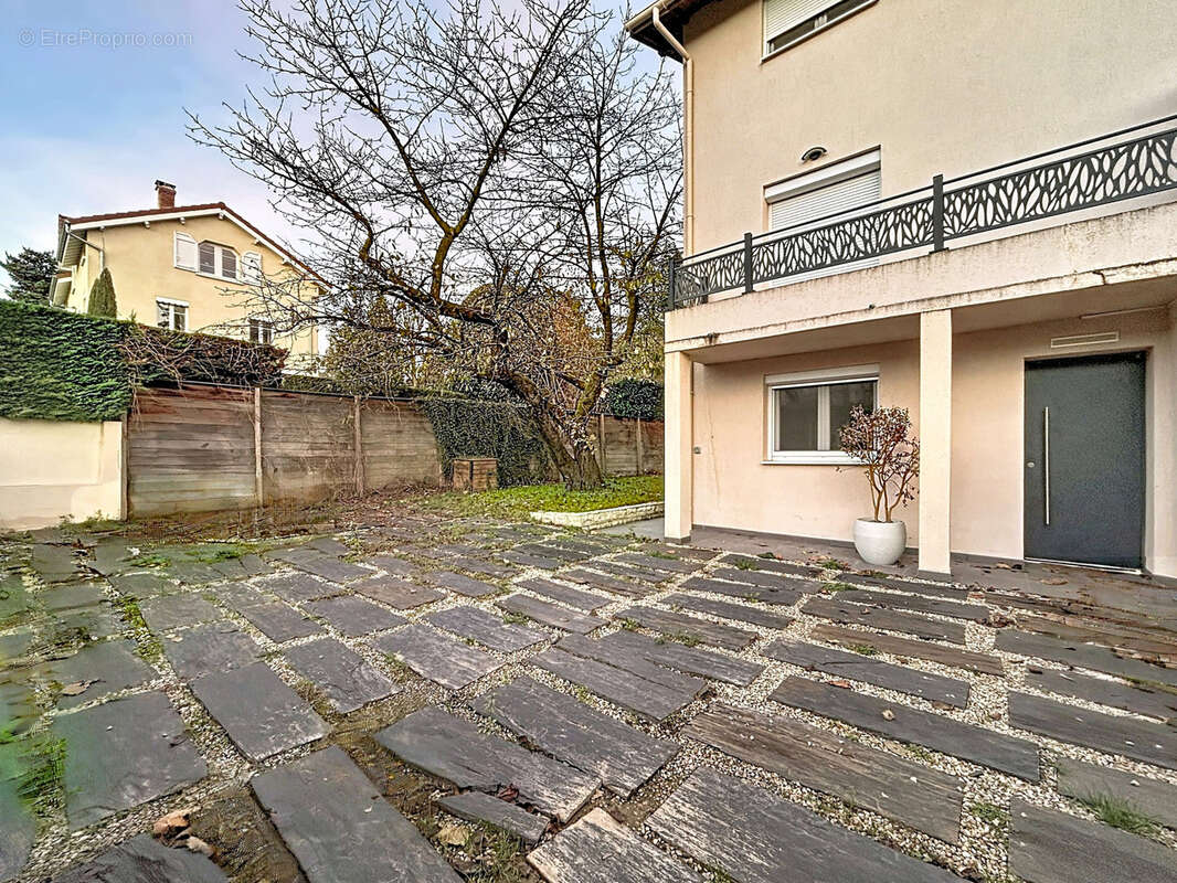 Maison à TASSIN-LA-DEMI-LUNE