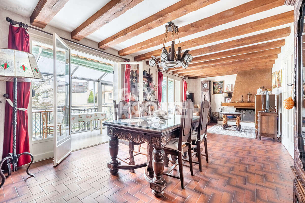 Maison à LA GARENNE-COLOMBES