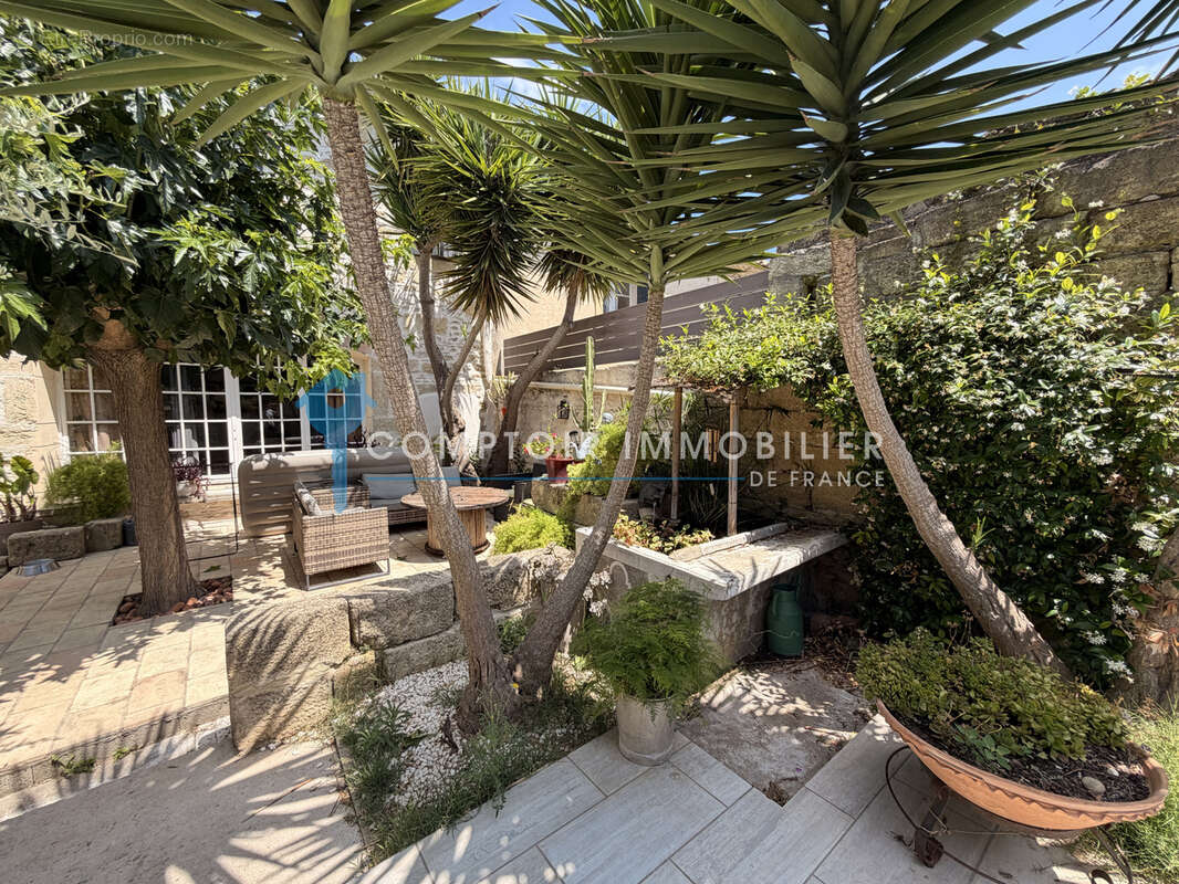 Maison à GALLARGUES-LE-MONTUEUX