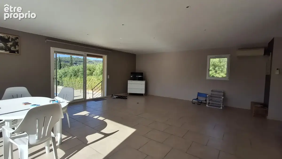 Maison individuelle avec belle vue dégagée sur les collines environnantes - photo 8