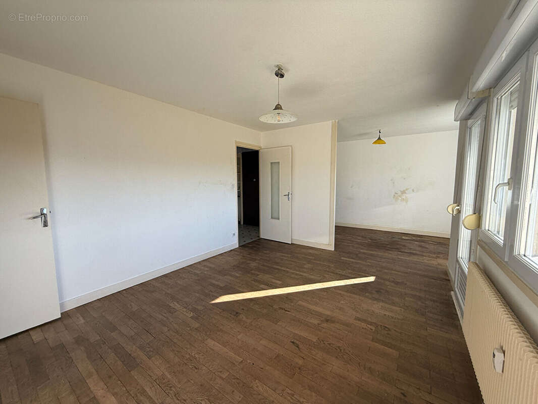 Appartement à SAINT-ETIENNE-SUR-CHALARONNE