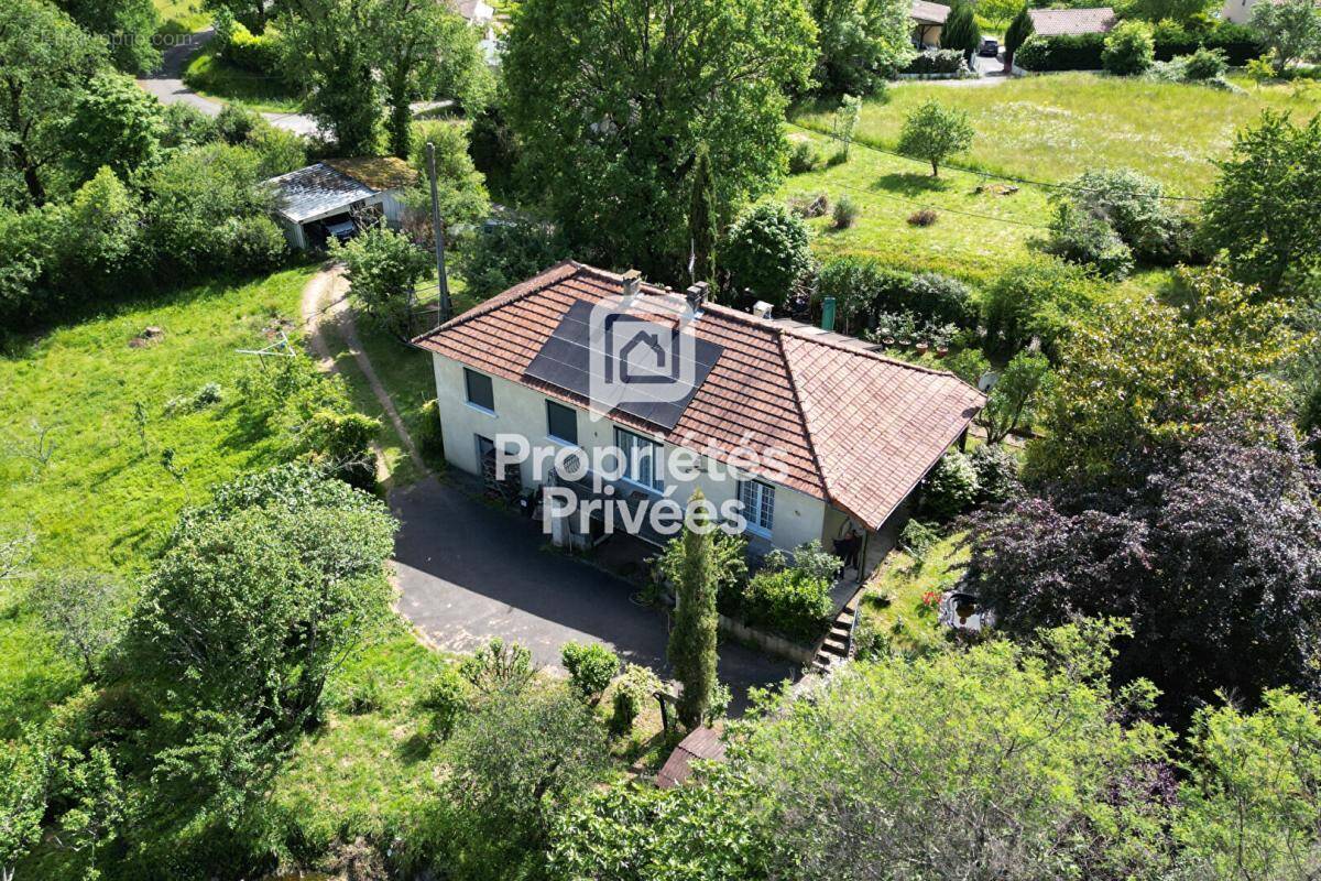 Maison à SAINT-PARDOUX-LA-RIVIERE
