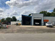 Commerce à NEUVILLE-DE-POITOU