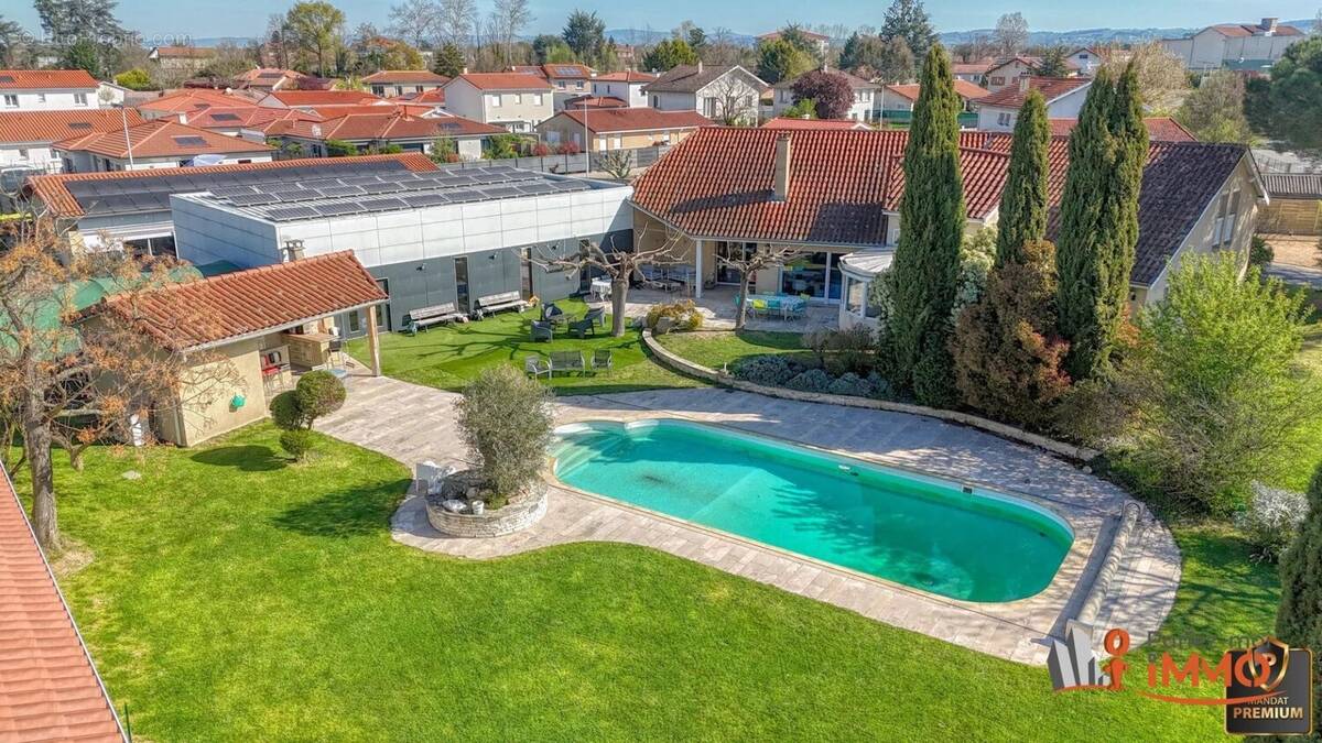 Maison à MONTROND-LES-BAINS