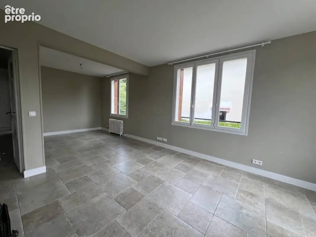 Photo Maison à Le Mesnil-Le-Roi au prix de 892 500€