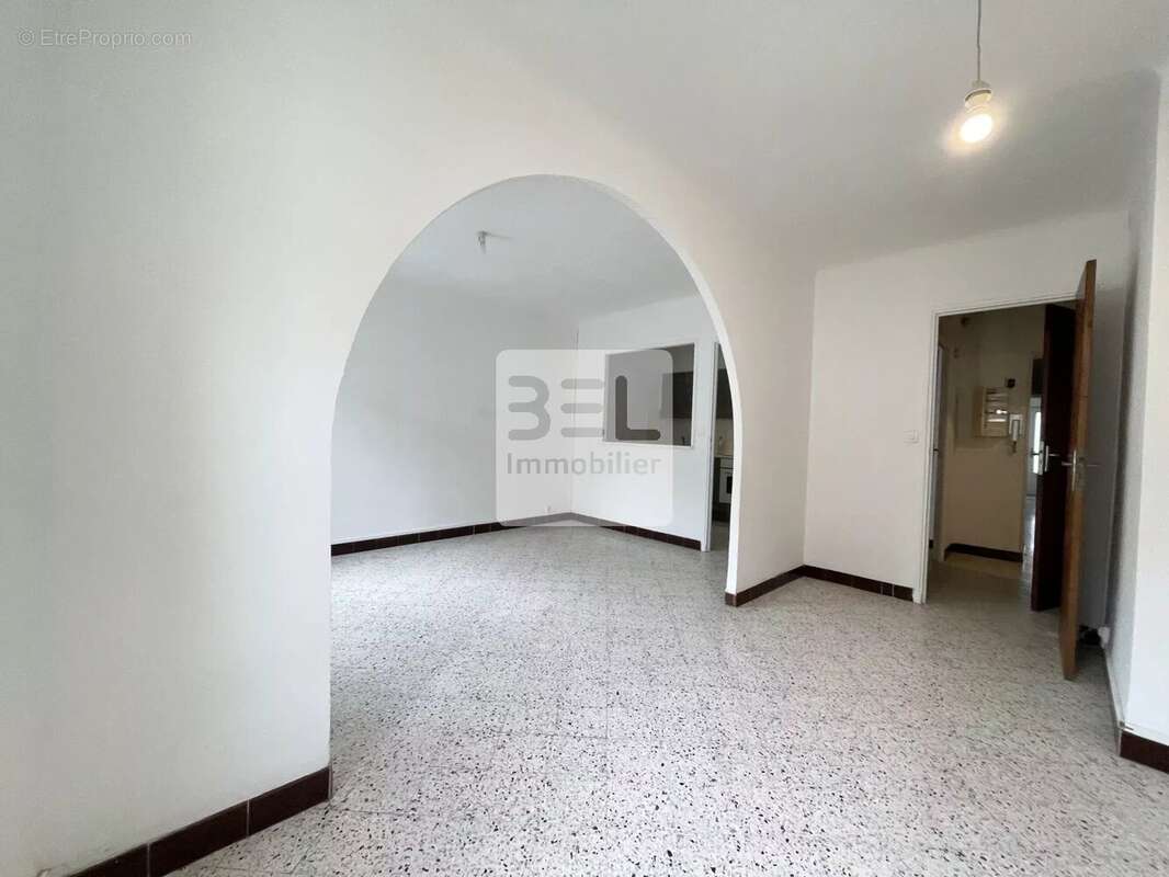 Appartement à BAGNOLS-SUR-CEZE