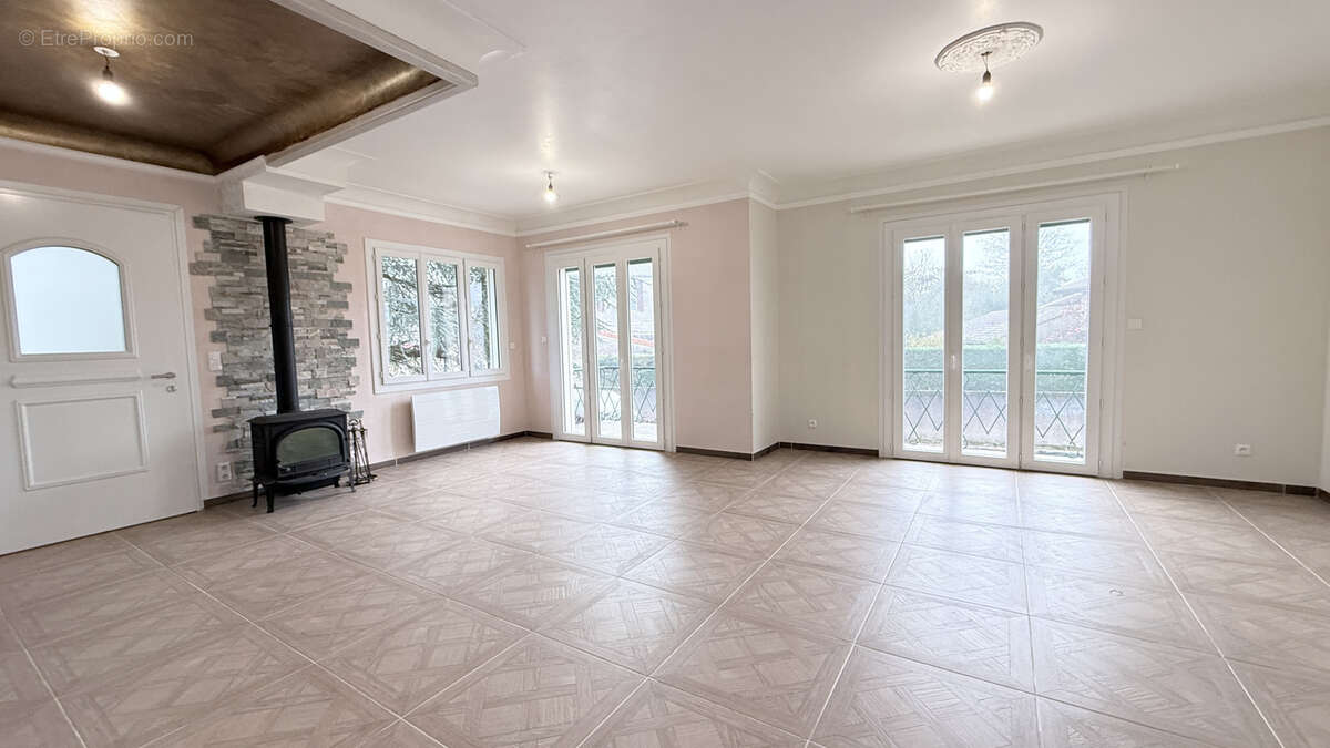 Maison à MONTPON-MENESTEROL