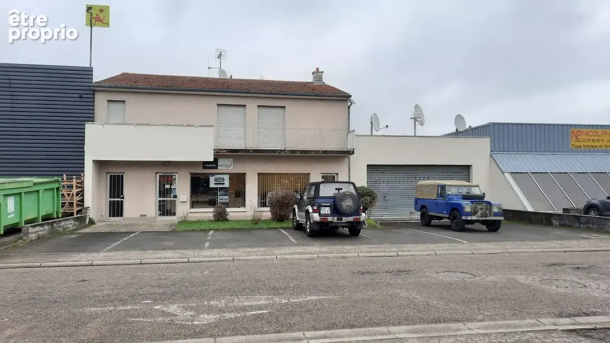 Ensemble immobilier de bureaux, dépot, logement et parkings - photo 11