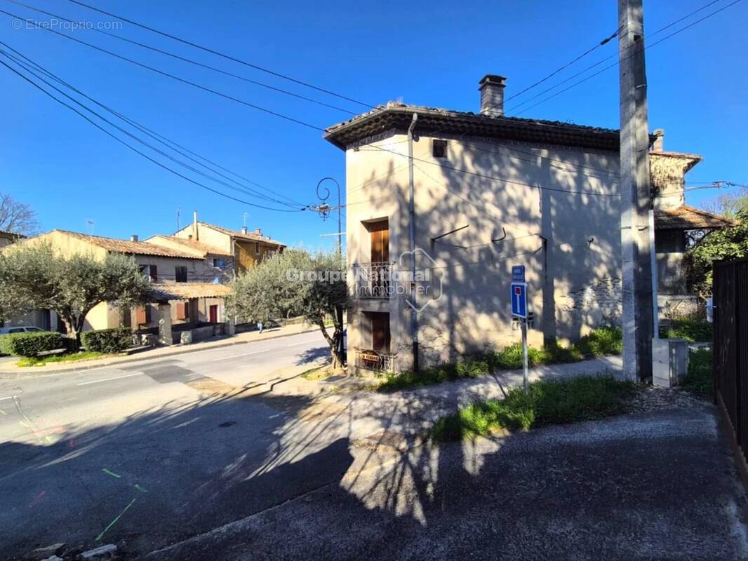 Appartement à PERNES-LES-FONTAINES