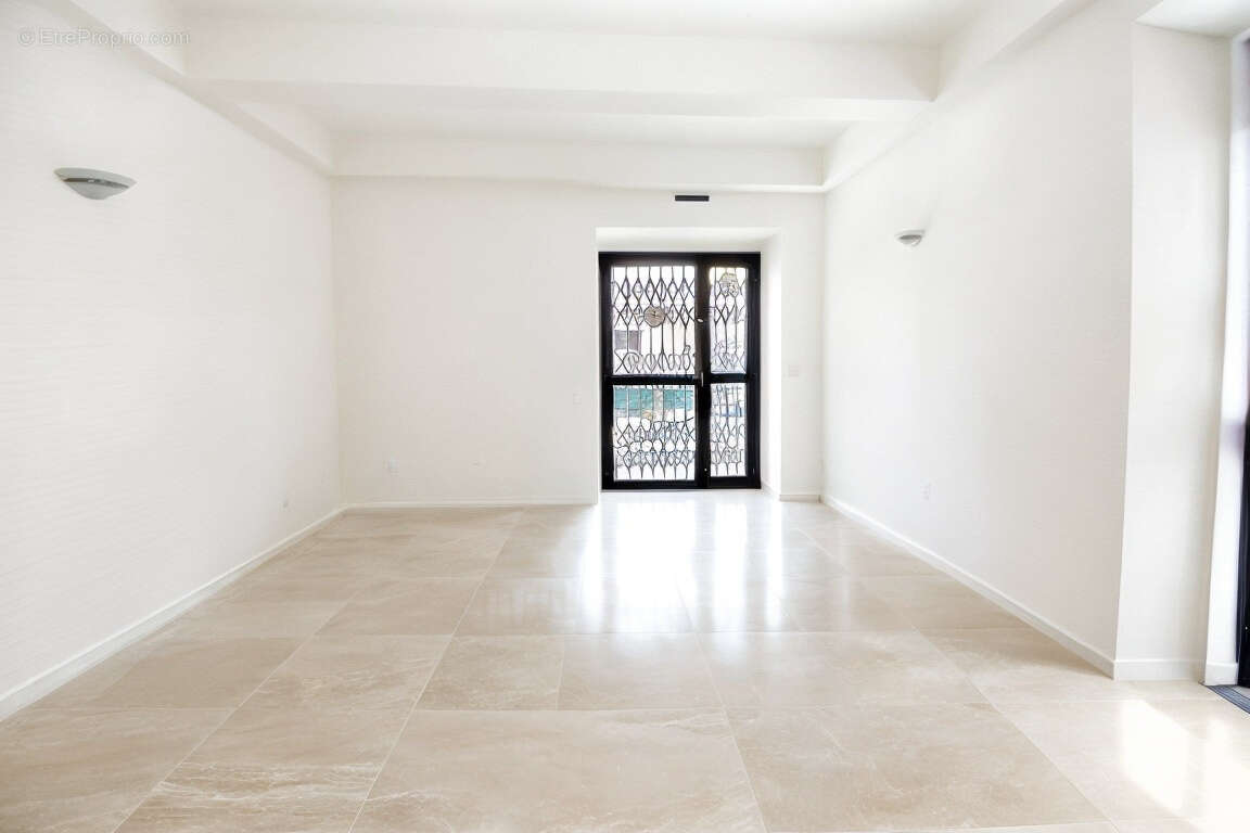 Commerce à TRANS-EN-PROVENCE