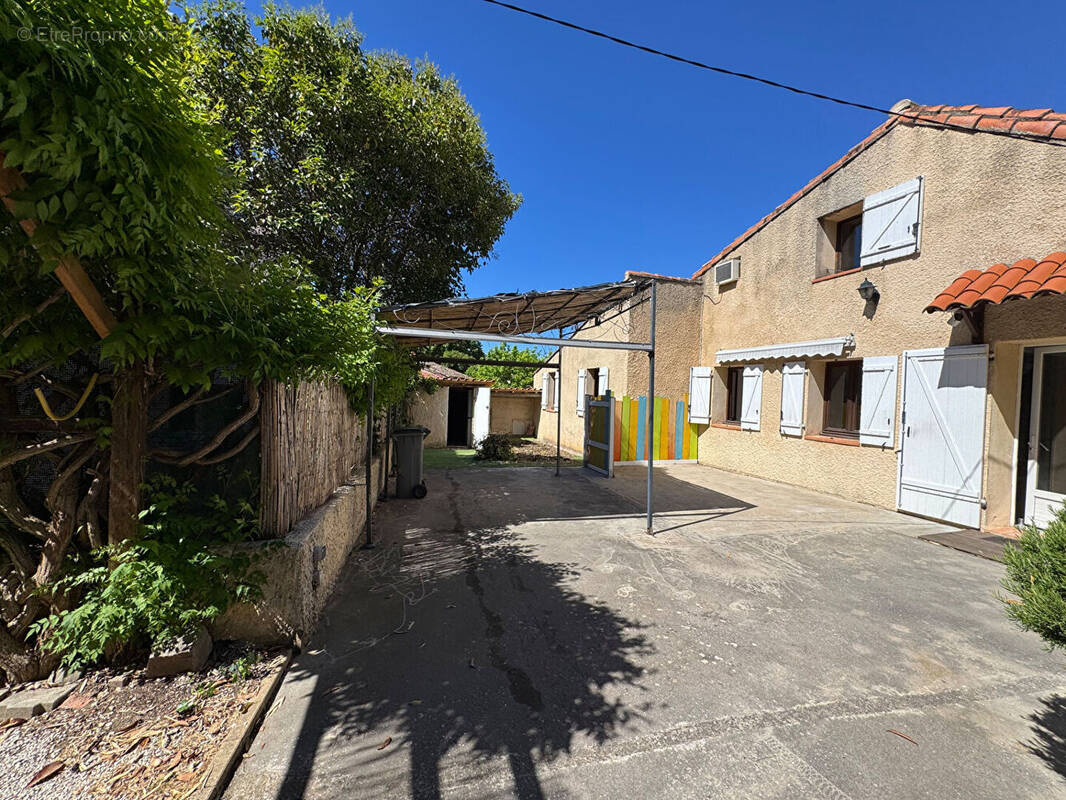 Maison à SAINT-CYR-SUR-MER