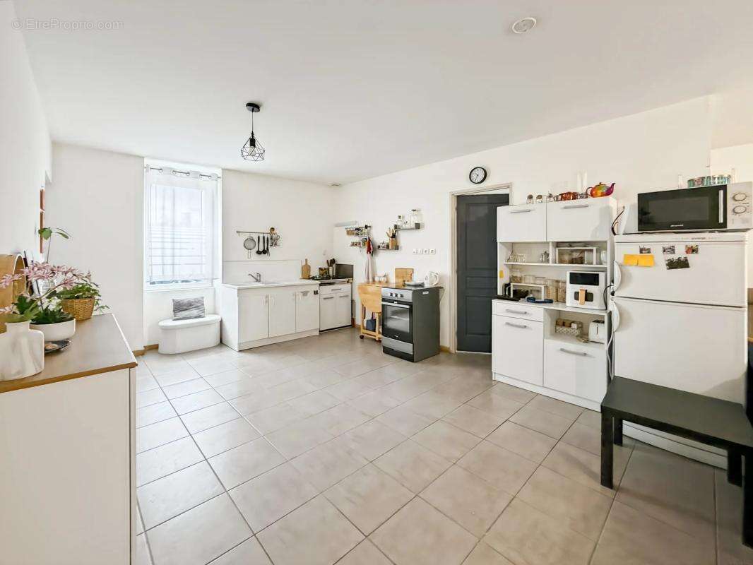 Maison à SAINT-CLAIR-DE-LA-TOUR