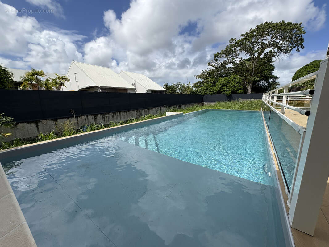 Maison à LES ABYMES