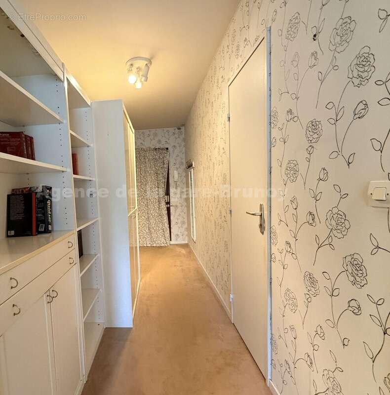 Entrée - Appartement à EPINAY-SOUS-SENART