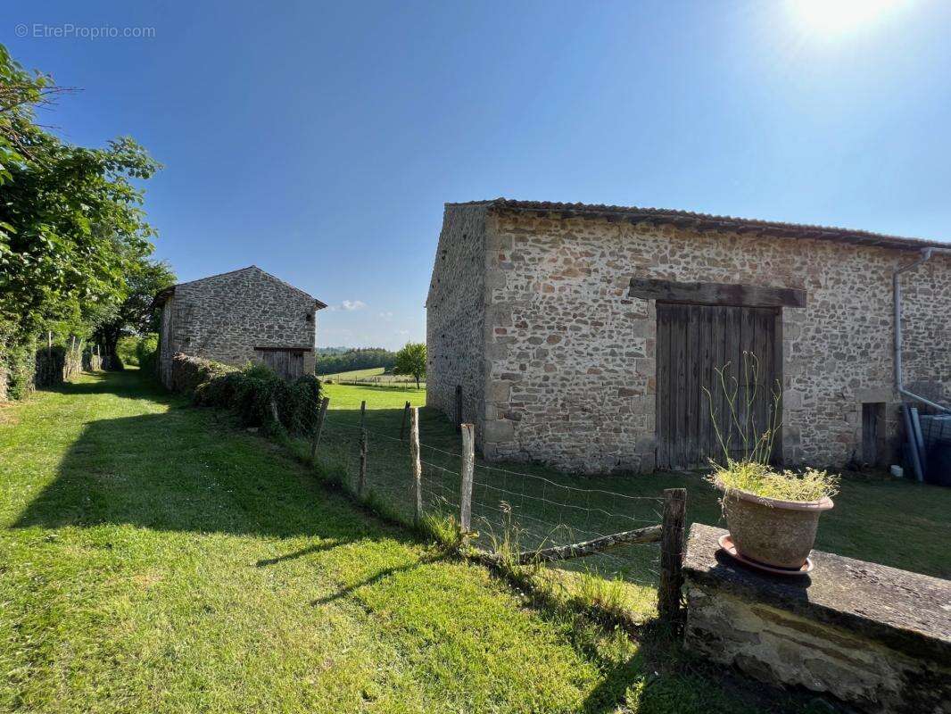 Ancien corps de ferme à vendre SAINT-PARDOUX-LE-LAC (87) - photo 17