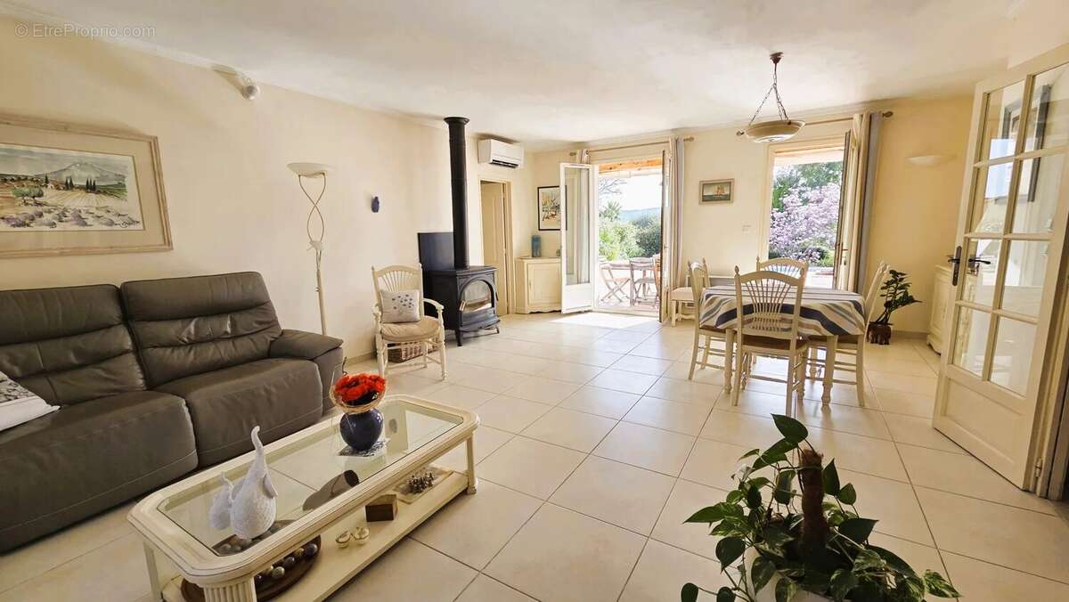 Maison à TOURRETTES