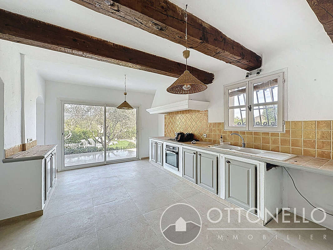 Maison à ROQUEBRUNE-SUR-ARGENS