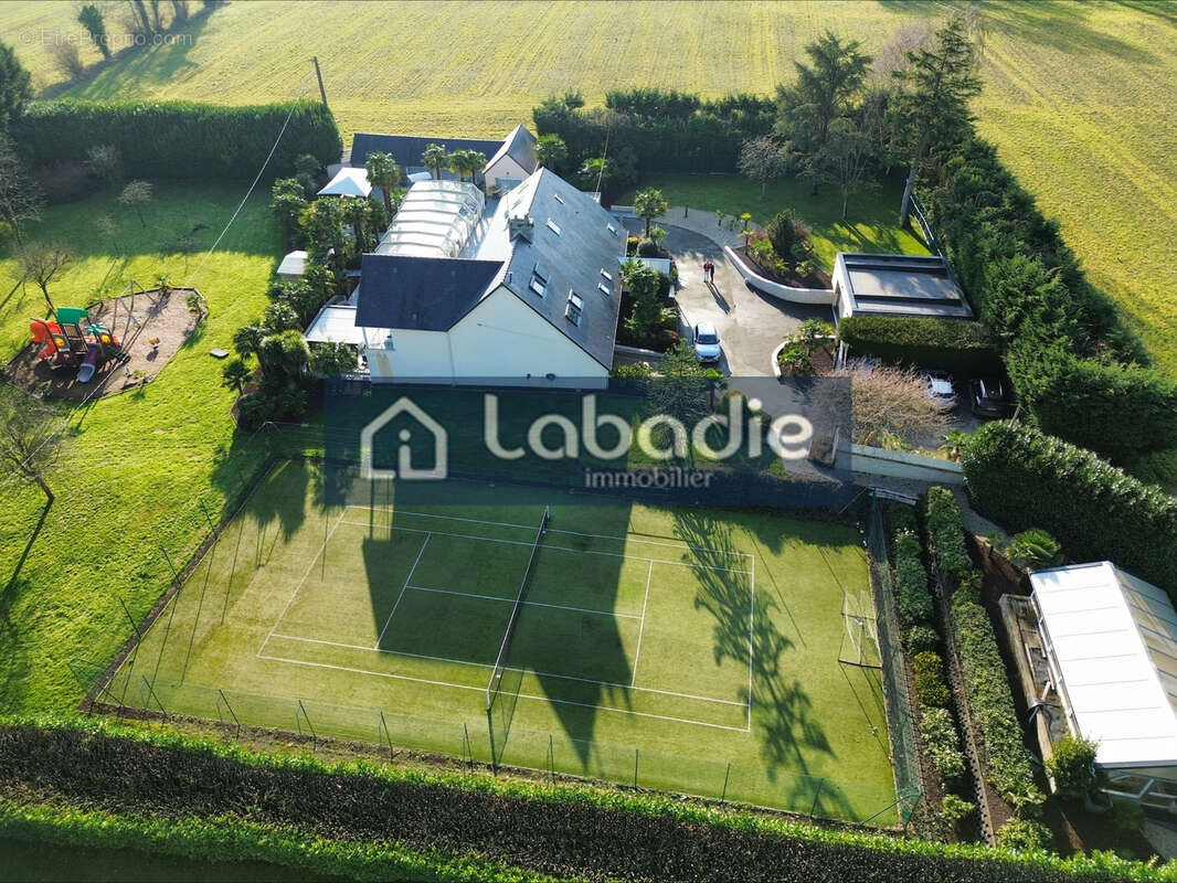  A 3h30 de Paris et 40 mn de la mer, proriété exceptionnelle, 7950m2 de terrain. - photo 4
