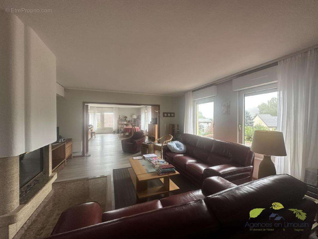 Maison à PEYRAT-LE-CHATEAU