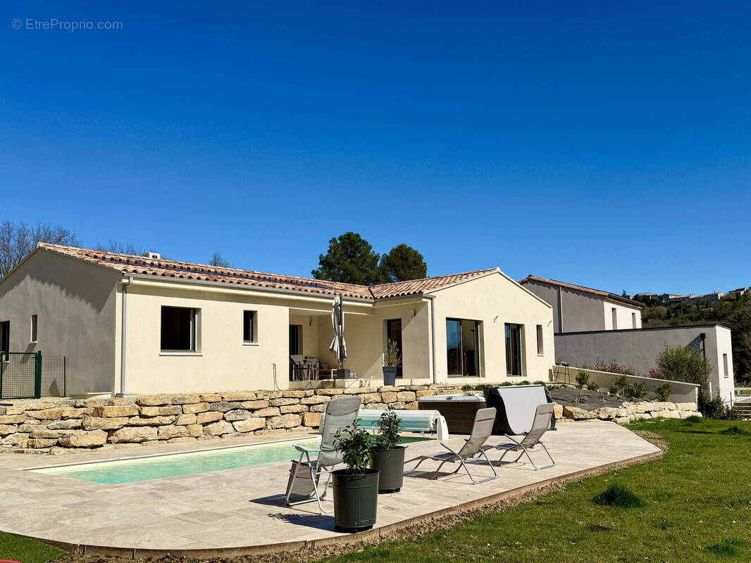 Maison 121 m² à Pierrevert  - photo 1