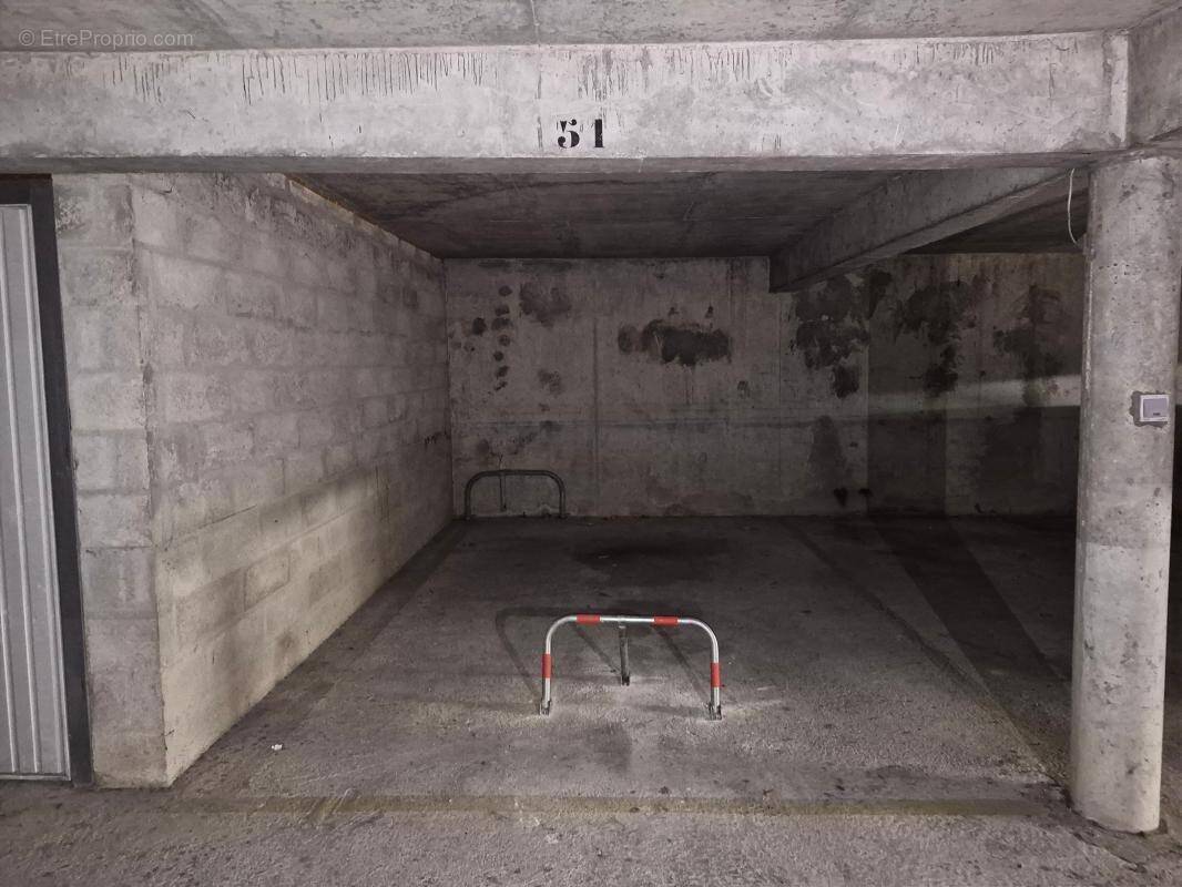 Parking à JUVISY-SUR-ORGE