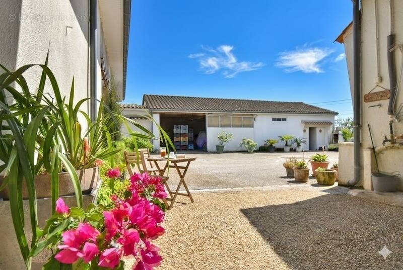 Maison à SAINT-YRIEIX-SUR-CHARENTE