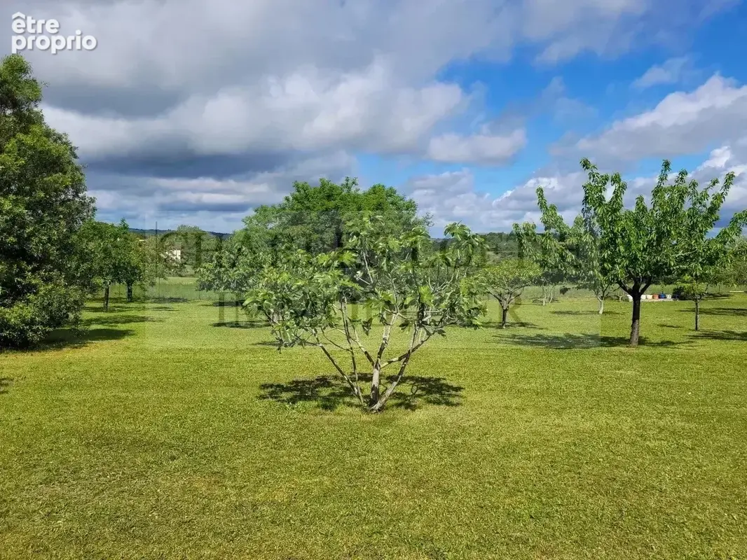 Superbe villa avec piscine, garage et dépendances sur un terrain de plus de 5600 m², à 10 minutes de Cahors. - photo 3