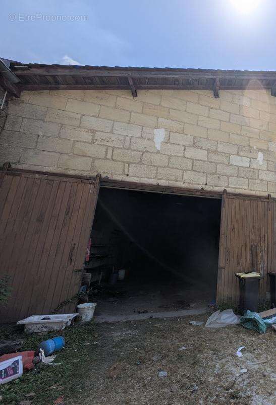 Dépendance 97 m² sur parcelle  152m² GENISSAC – 50 000 € - photo 3