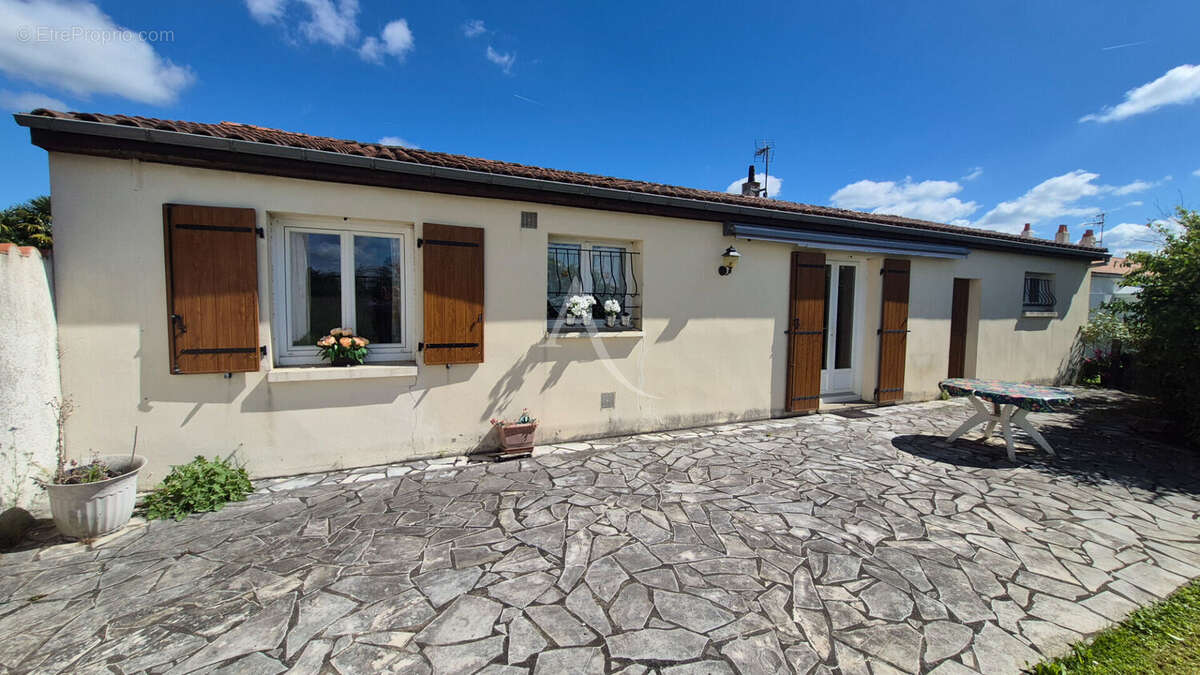 Maison à SAINTES