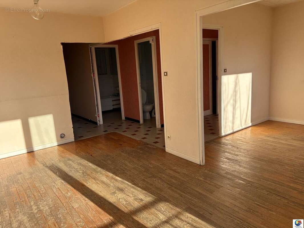 Maison à SAINT-LAURENT-DE-MURE