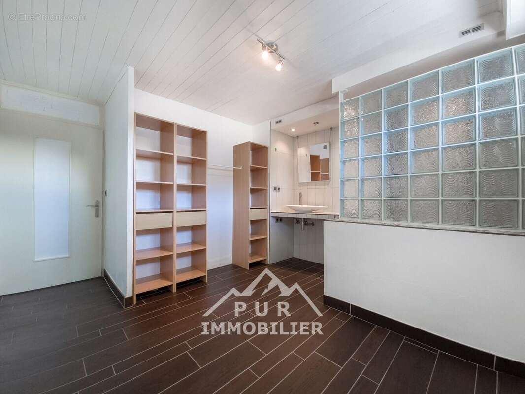 Appartement à CONTAMINE-SUR-ARVE