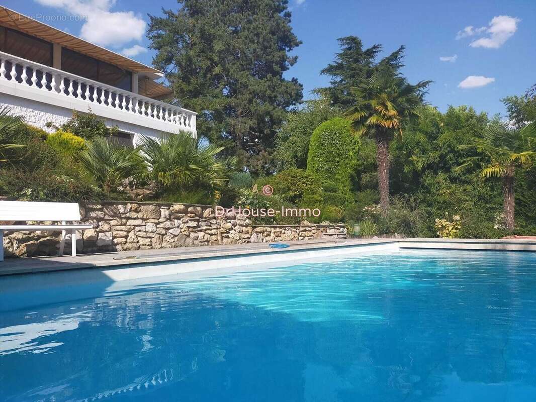 Maison à MAURECOURT