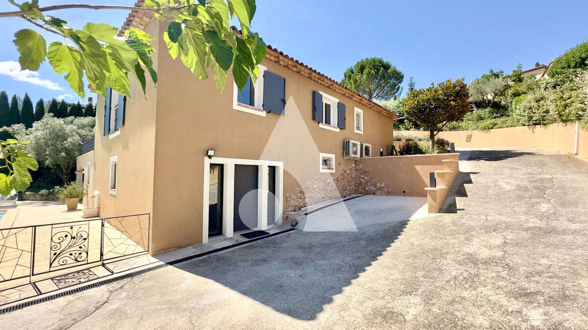 Maison à CHATEAUNEUF-LE-ROUGE