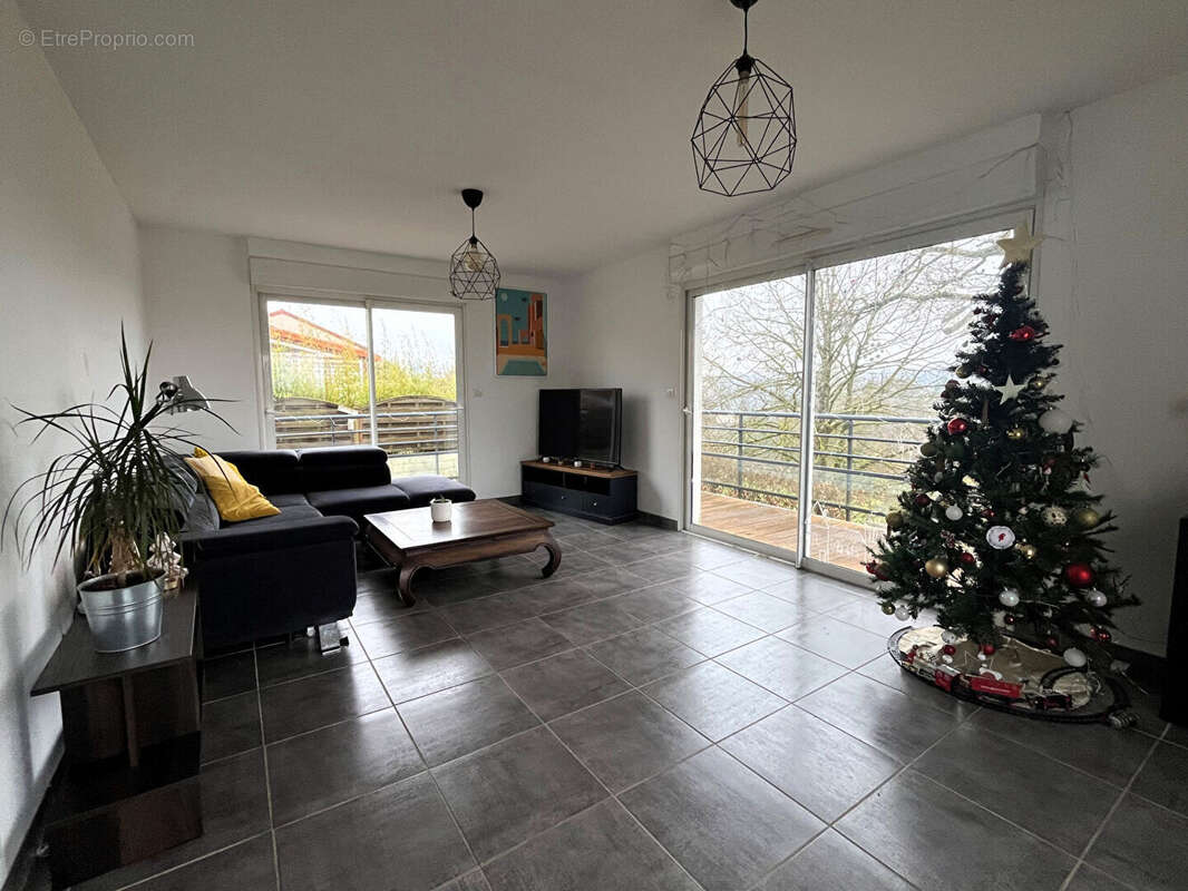 Maison à MONTREVAULT