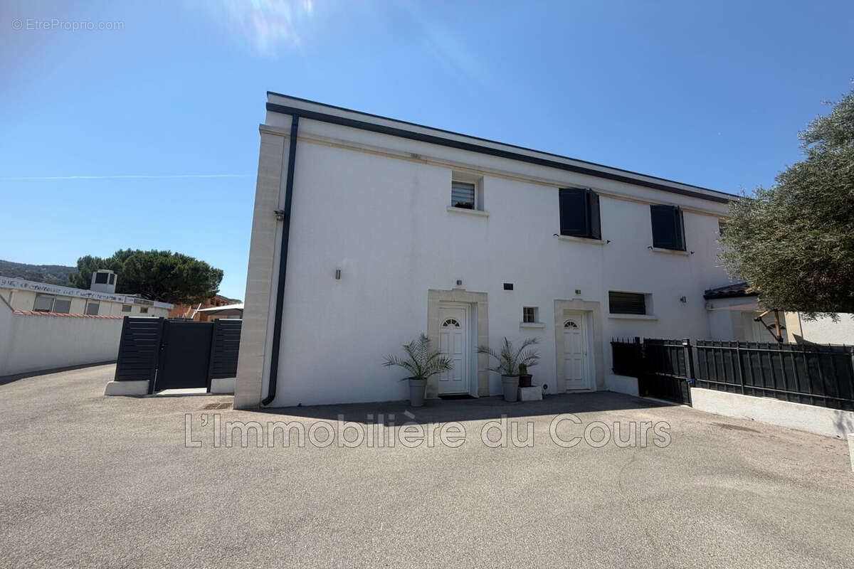 Appartement 700 m² à Chateauneuf-Les-Martigues  - photo 2