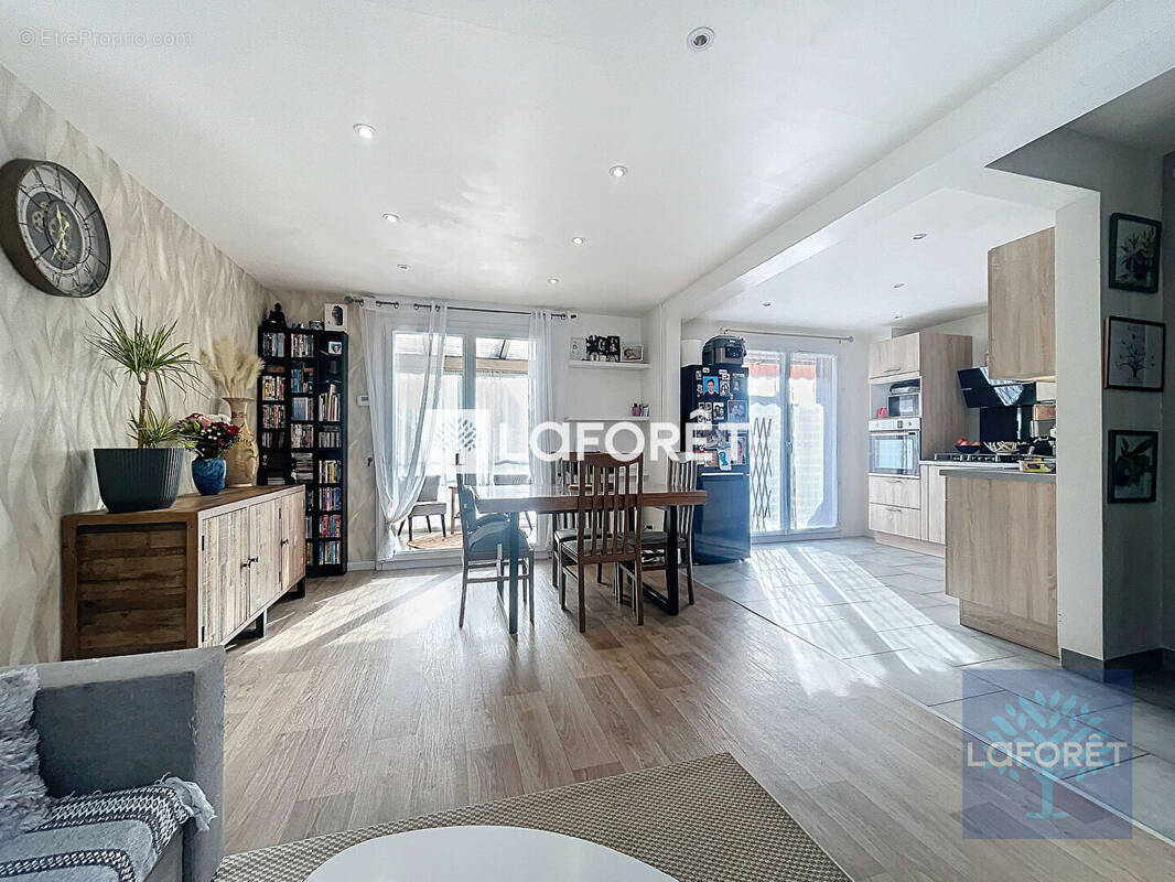 Maison à CHILLY-MAZARIN