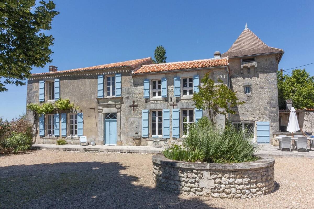 Maison à CHATEAUNEUF-SUR-CHARENTE