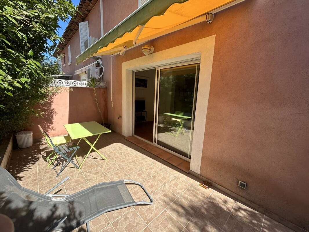 A  saisir maison à SANARY SUR MER - Secteur Poussarague - photo 2