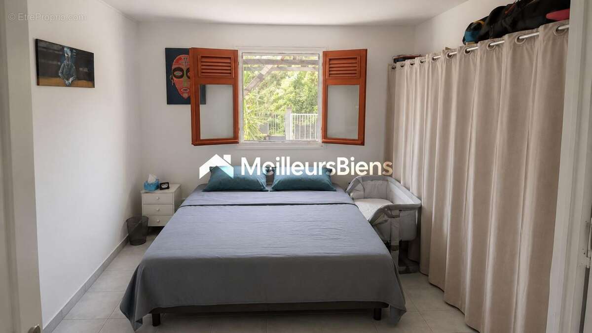 Maison à LES ABYMES