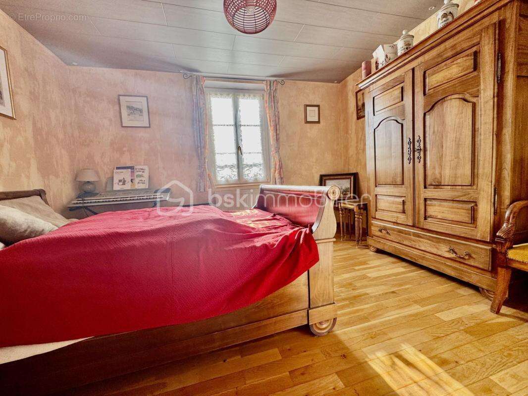 Maison à ESTREES-SAINT-DENIS