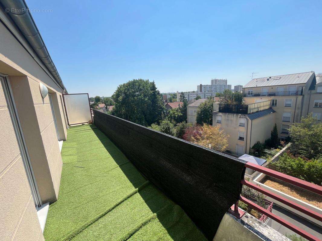 Appartement penthouse 2 pièces hyper centre de Chelles - photo 11