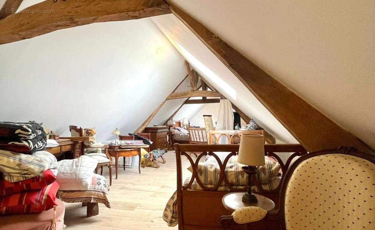 Maison individuelle avec garage, jardin et dépendance - photo 10