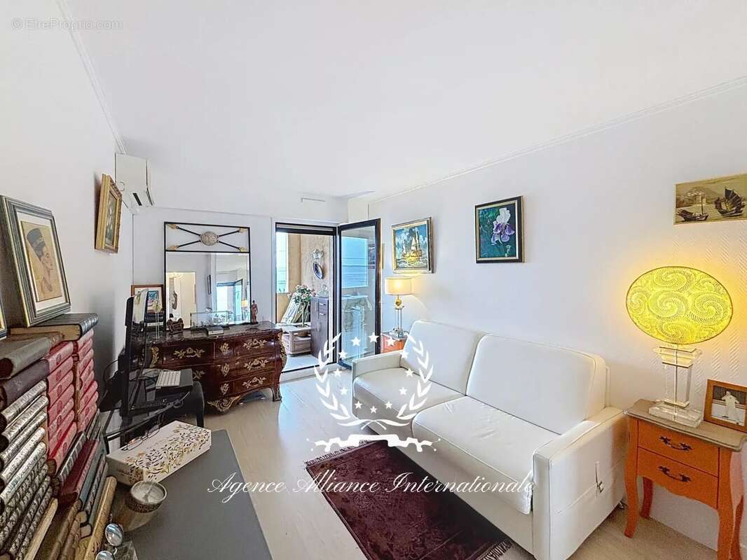 2p-cannes la bocca-terrasse vue mer-piscine-parking-cave - photo 5