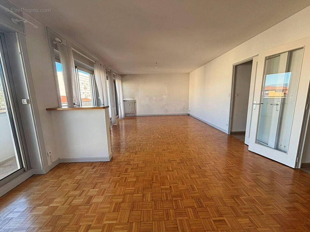 Appartement à LE COTEAU